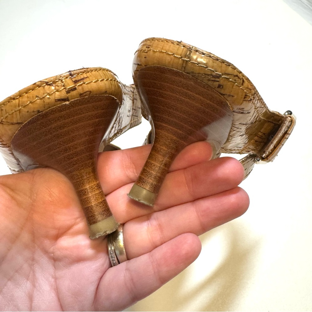 Donald J. Pliner Patent Leather Cork Slip On Kitten Heel Sandals Neutral Size 6 - Picture 8 of 10